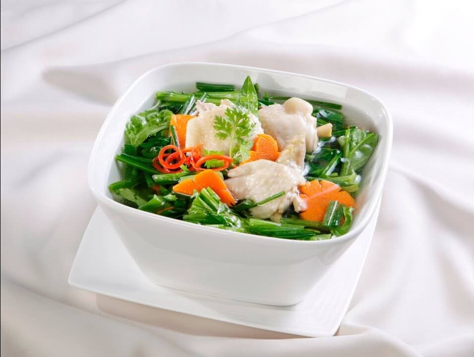 Canh cải bó xôi nấu với thịt gà